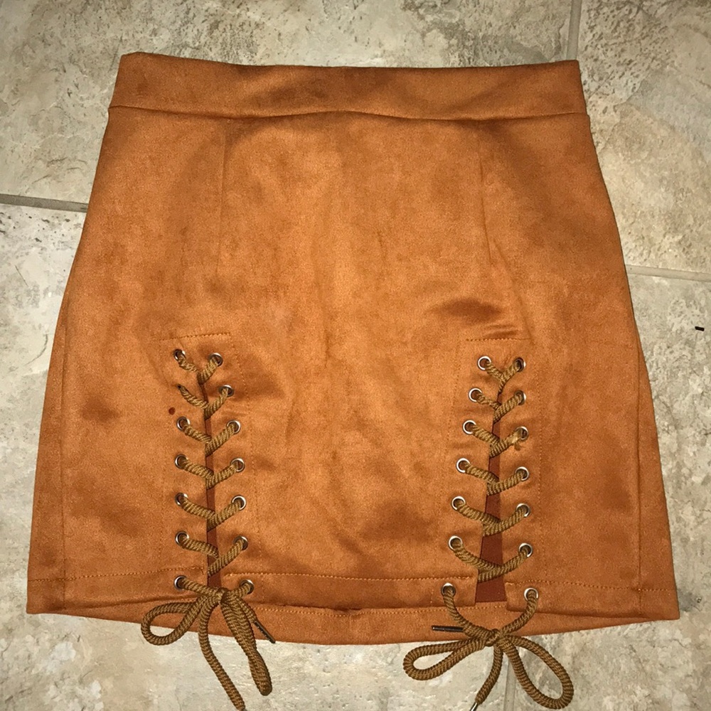 Side tie skirt